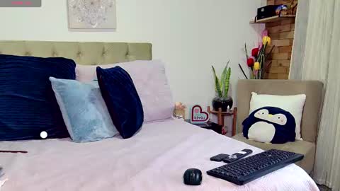 Yanella online show from June 15, 5:24 pm