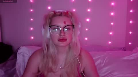 reiannmay online show from March 8, 6:50 am