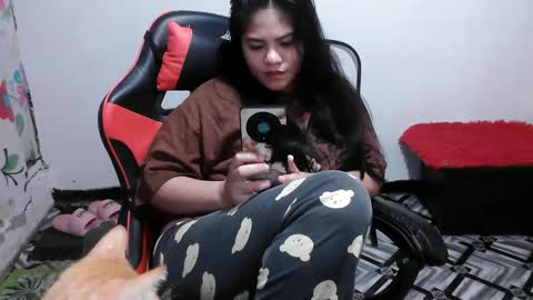 reign2525 online show from March 14, 5:47 pm