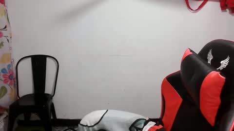 reign2525 online show from March 12, 4:53 pm