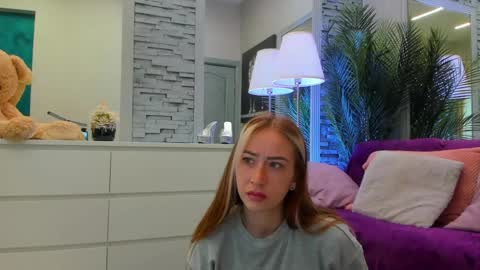 reina cummings online show from May 17, 5:39 am