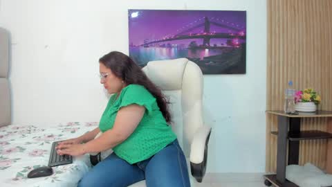 Reina Mia online show from April 16, 11:18 pm