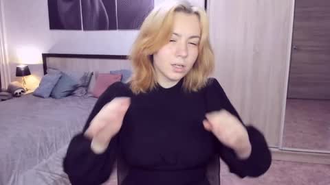 RemiPeach online show from April 24, 6:33 pm