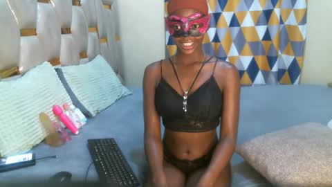 remmyqueen online show from May 3, 9:29 pm