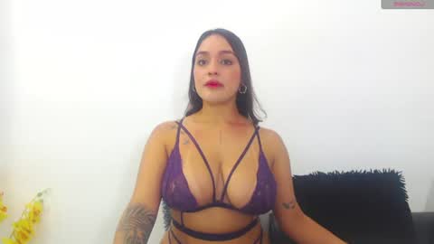 renatabrownn28 online show from July 5, 4:19 am