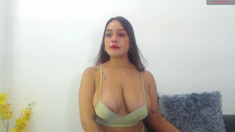 renatabrownn28 online show from July 7, 7:23 am