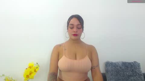 renatabrownn28 online show from June 16, 3:51 am