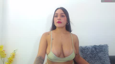 renatabrownn28 online show from July 7, 6:58 am