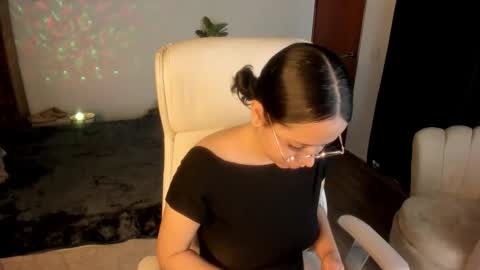 renaxi_smith online show from September 10, 8:20 pm