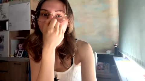 Mia online show from May 5, 11:13 am