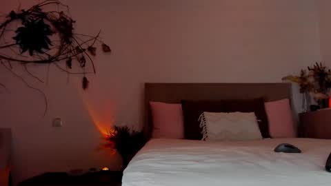 revealyourdarkdesires online show from March 18, 6:24 pm