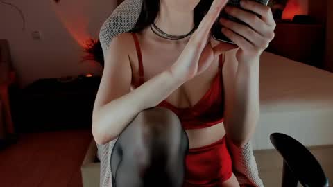 revealyourdarkdesires online show from April 28, 8:40 am