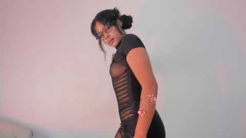 riby  online show from June 6, 7:53 pm