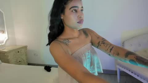 riby  online show from May 5, 8:34 pm