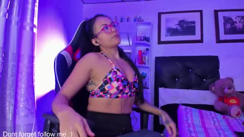 Snapshot of riley_black chatting on March 6, 1:48 am Bela online show from March 6, 1:48 am