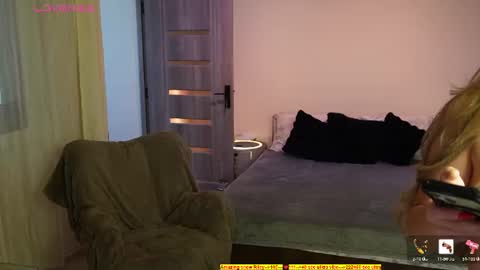 riley_reddd online show from July 15, 4:39 am