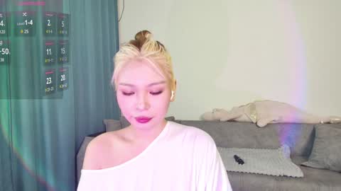 Snapshot of rileymee chatting on December 21, 3:25 am rileymee online show from December 21, 3:25 am