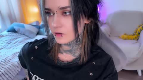   DianaBrite            fansl y online show from March 5, 12:23 pm