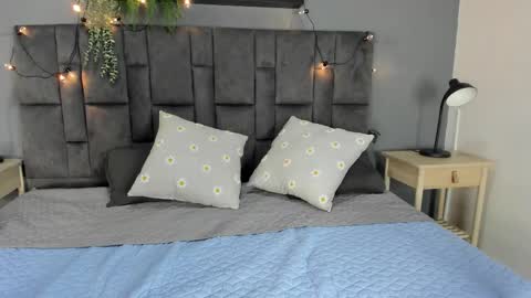 RIRI  online show from September 26, 9:01 pm