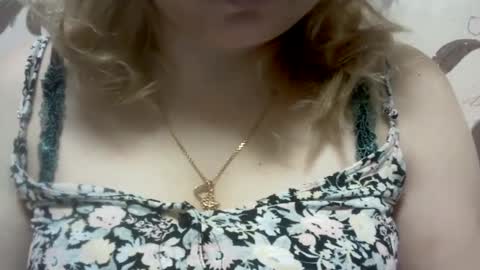 Snapshot of riveramaureen chatting on December 29, 2:00 pm RiveraMaureen online show from December 29, 2:00 pm