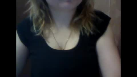 Snapshot of riveramaureen chatting on December 15, 1:54 pm RiveraMaureen online show from December 15, 1:54 pm