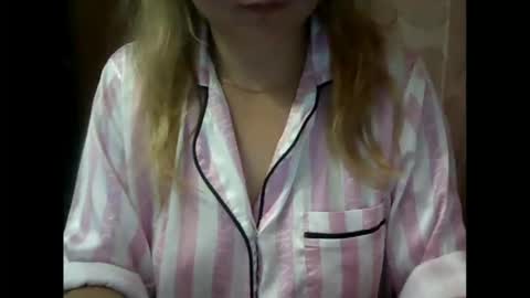 Snapshot of riveramaureen chatting on October 7, 9:41 pm RiveraMaureen online show from October 7, 9:41 pm