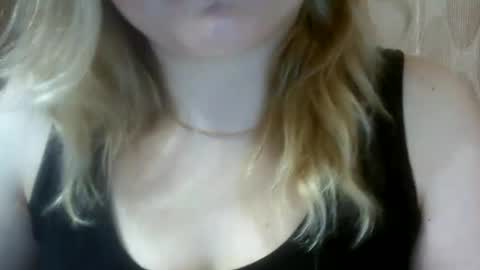 Snapshot of riveramaureen chatting on March 4, 9:43 pm RiveraMaureen online show from March 4, 9:43 pm