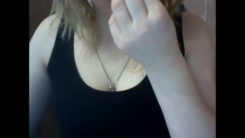 Snapshot of riveramaureen chatting on February 13, 1:59 pm RiveraMaureen online show from February 13, 1:59 pm