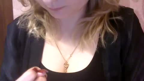 Snapshot of riveramaureen chatting on January 5, 1:35 am RiveraMaureen online show from January 5, 1:35 am