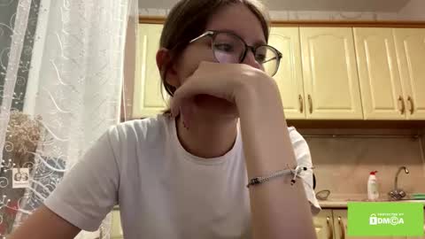 robynsentinella online show from December 5, 9:43 am