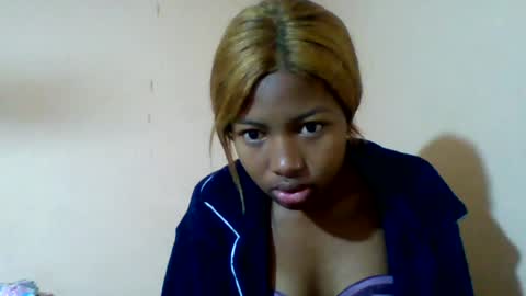 rominah_20 online show from July 24, 4:32 am