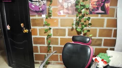 roos_veyker online show from May 4, 9:07 pm
