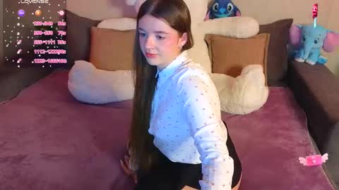 roraline_lov online show from February 24, 4:38 pm