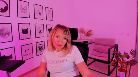 QUEEN online show from December 25, 11:11 am