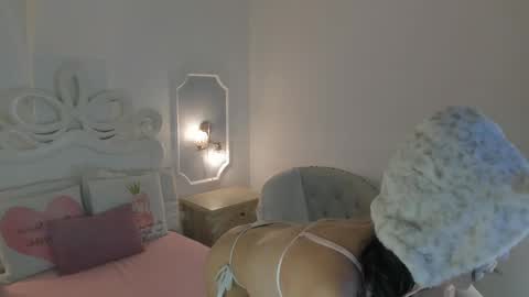 rosavelle_ online show from May 28, 2:04 pm