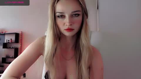 rose__luck online show from July 17, 1:48 pm