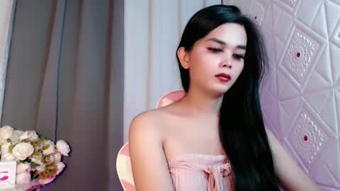 Snapshot of rosella_xx chatting on October 15, 9:39 pm TONETH online show from October 15, 9:39 pm