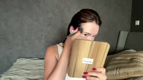 roselleshortey online show from June 30, 9:42 am