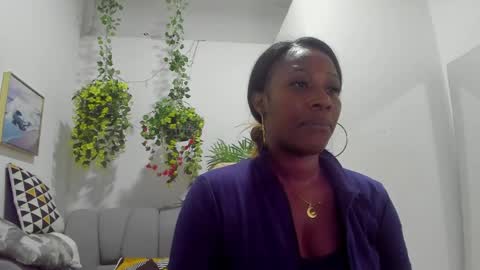 rosi_cooper online show from May 1, 10:40 am