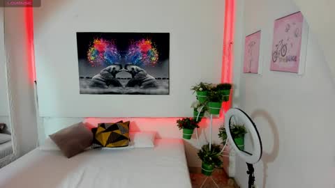 rosi_cooper online show from February 25, 10:48 am