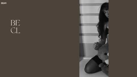 Rosie Bones online show from August 3, 8:14 pm