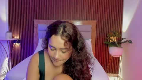 rossie_lanie_ online show from May 15, 8:00 pm