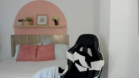 rossie_lanie_ online show from February 16, 12:49 pm