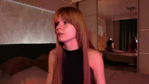 rosy_black_ online show from August 4, 4:35 pm