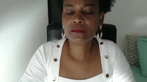 luxa online show from May 2, 4:10 pm
