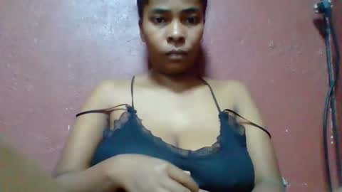 rovaelyah online show from May 2, 6:28 am