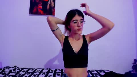 Snapshot of roxanajames__ chatting on December 5, 4:01 pm roxy online show from December 5, 4:01 pm