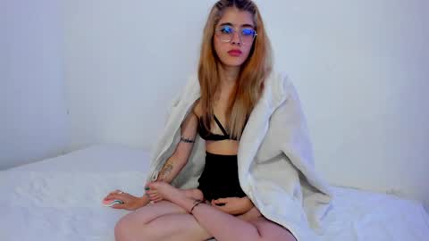 Snapshot of roxanajames__ chatting on February 11, 3:40 pm roxy online show from February 11, 3:40 pm