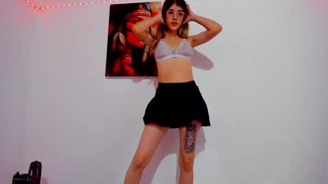 Snapshot of roxanajames__ chatting on December 6, 3:55 pm roxy online show from December 6, 3:55 pm