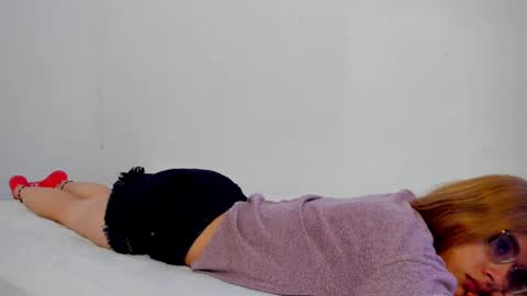 Snapshot of roxanajames__ chatting on February 11, 5:16 am roxy online show from February 11, 5:16 am